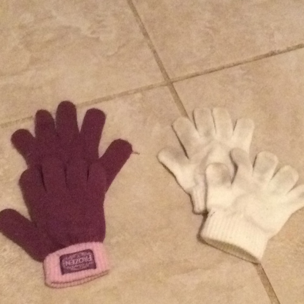2 pairs of winter gloves